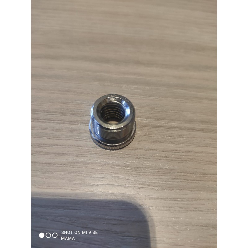 ADAPTADOR METALICO PARA BASE DE MICROFONO ADAPTADOR METALICO PARA BASE DE MICROFONO